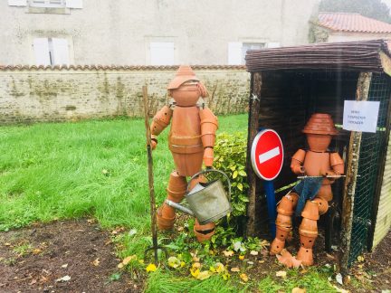 Défi n°2 : fabriquer un épouvantail